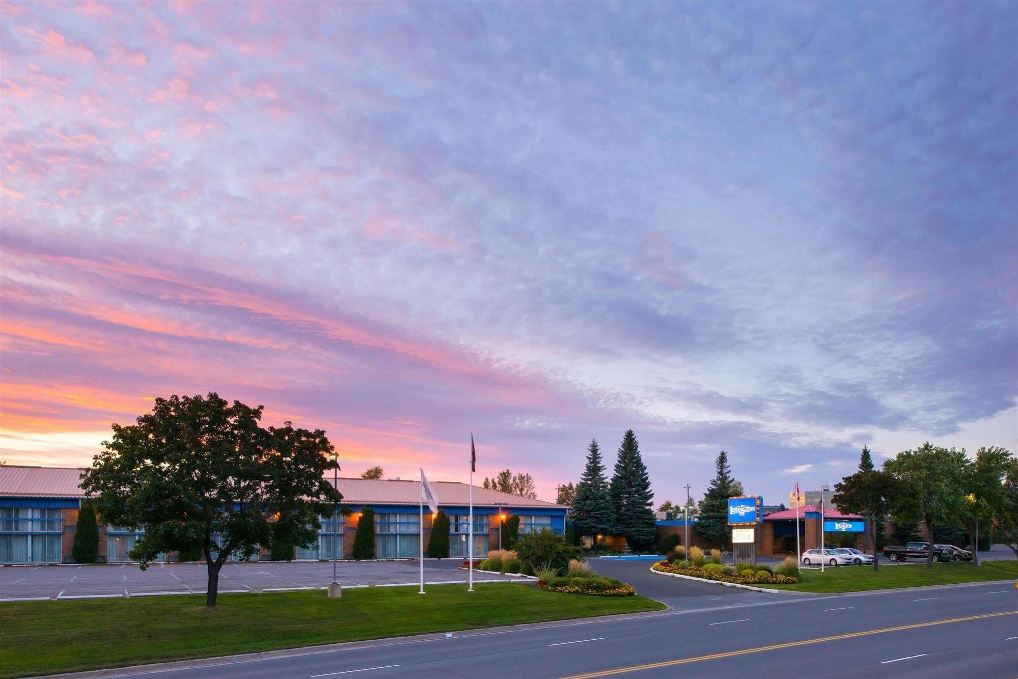 Days Inn By Wyndham Sudbury & Conference Centre Exterior foto