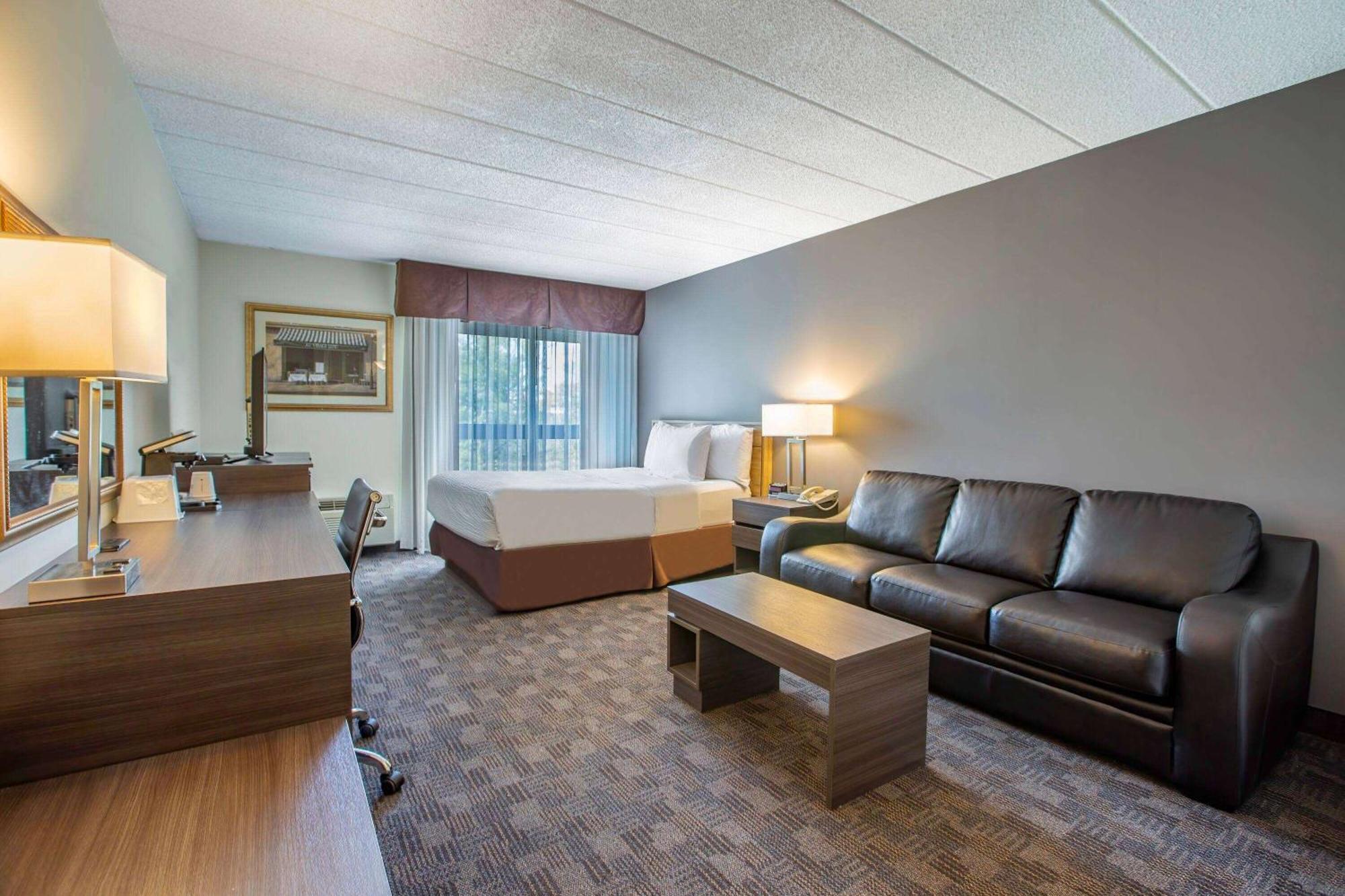 Days Inn By Wyndham Sudbury & Conference Centre Exterior foto