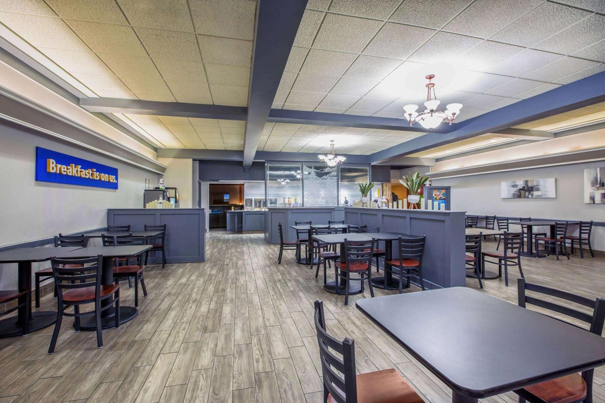 Days Inn By Wyndham Sudbury & Conference Centre Exterior foto