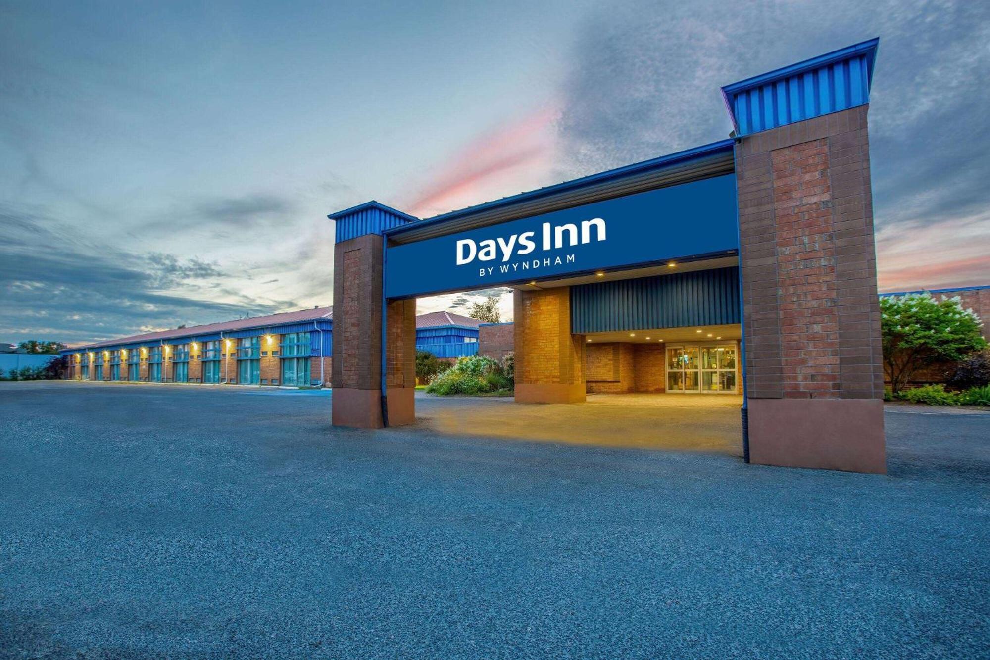 Days Inn By Wyndham Sudbury & Conference Centre Exterior foto